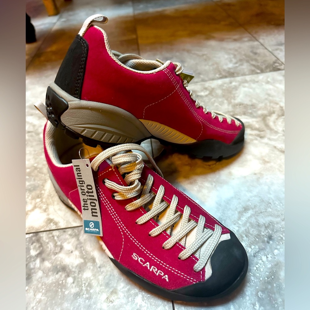 Scarpa Red and Black Women's Athletic Shoes